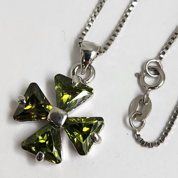 True 90's 18K Cross Clover Peridot Pendant w/ 18" 925 Italy Chain - Picture 2 of 9
